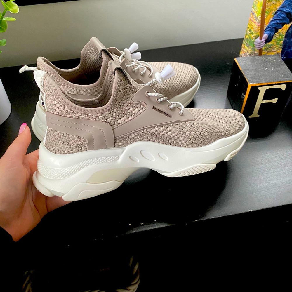 Brand new Steve Madden sneakers!